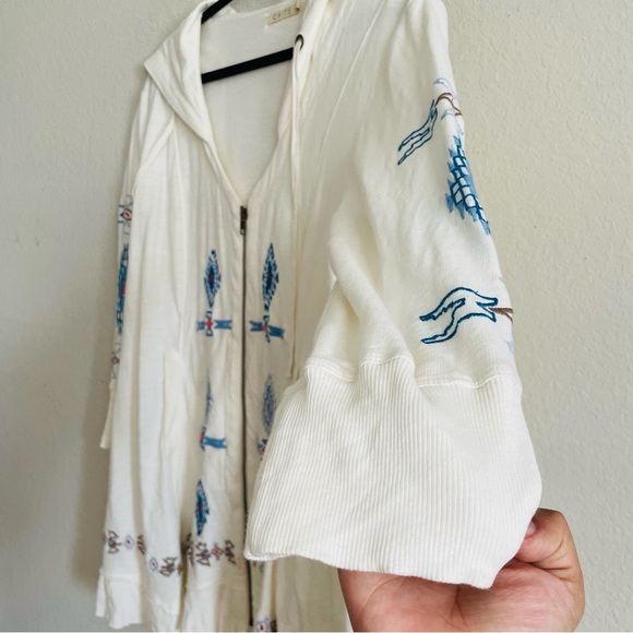 Caite White hooded tunic sweater with Blue aztec Embroidery XXL Asymmetrical - Picture 3 of 11